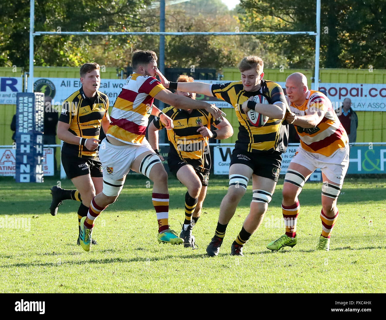 20.10.2018 Hinckley, Leicester, England. Rugby Union, Hinckley rfc v Fylde rfc.   Fly-half Tom Wheatcroft on the charge for Hinckley  during the RFU National League 2 North (NL2N) game played at the Leicester  Road Stadium.    © Phil Hutchinson / Alamy Live News Stock Photo