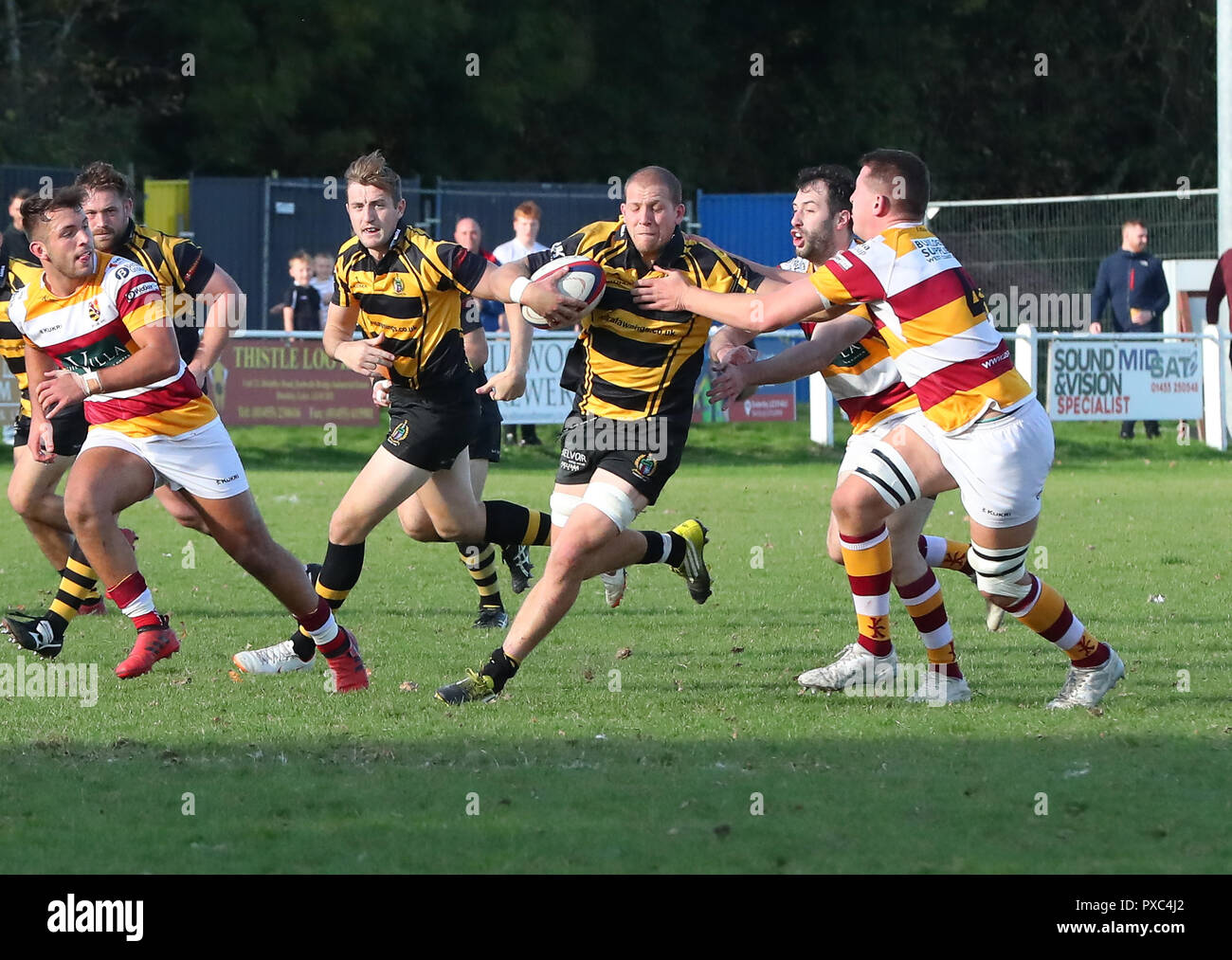 20.10.2018 Hinckley, Leicester, England. Rugby Union, Hinckley rfc v Fylde rfc.  Gareth Turner on the charge for Hinckley during the RFU National League 2 North (NL2N) game played at the Leicester  Road Stadium.    © Phil Hutchinson / Alamy Live News Stock Photo