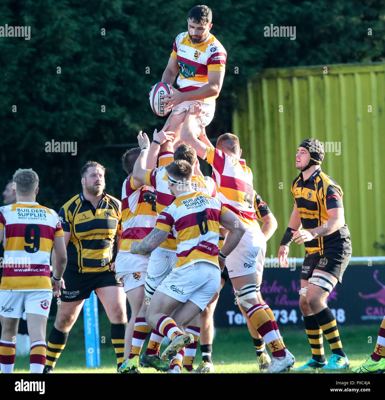 20.10.2018 Hinckley, Leicester, England. Rugby Union, Hinckley rfc v Fylde rfc.  Flanker Ben OÕRyan takes the lineout ball during the RFU National League 2 North (NL2N) game played at the Leicester  Road Stadium.    © Phil Hutchinson / Alamy Live News Stock Photo