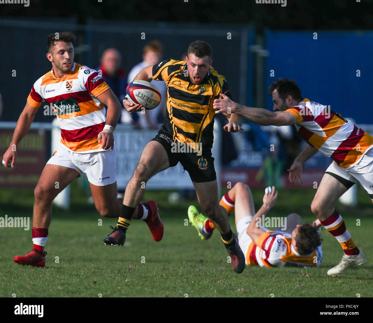 20.10.2018 Hinckley, Leicester, England. Rugby Union, Hinckley rfc v Fylde rfc.  Mitch Lamb makes a break for Hinckley during the RFU National League 2 North (NL2N) game played at the Leicester  Road Stadium.    © Phil Hutchinson / Alamy Live News Stock Photo