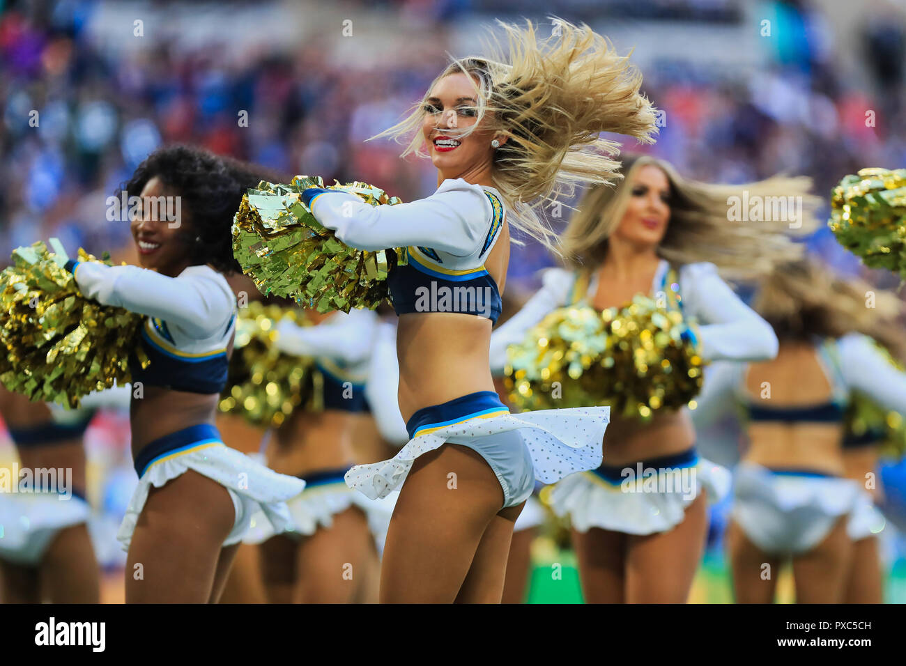 Wembley Stadium, London, UK. 21st Oct, 2018. NFL in London, game two, Tennessee Titans versus Los Angeles Chargers; Los Angeles Chargers Cheerleaders Credit: Action Plus Sports/Alamy Live News Stock Photo