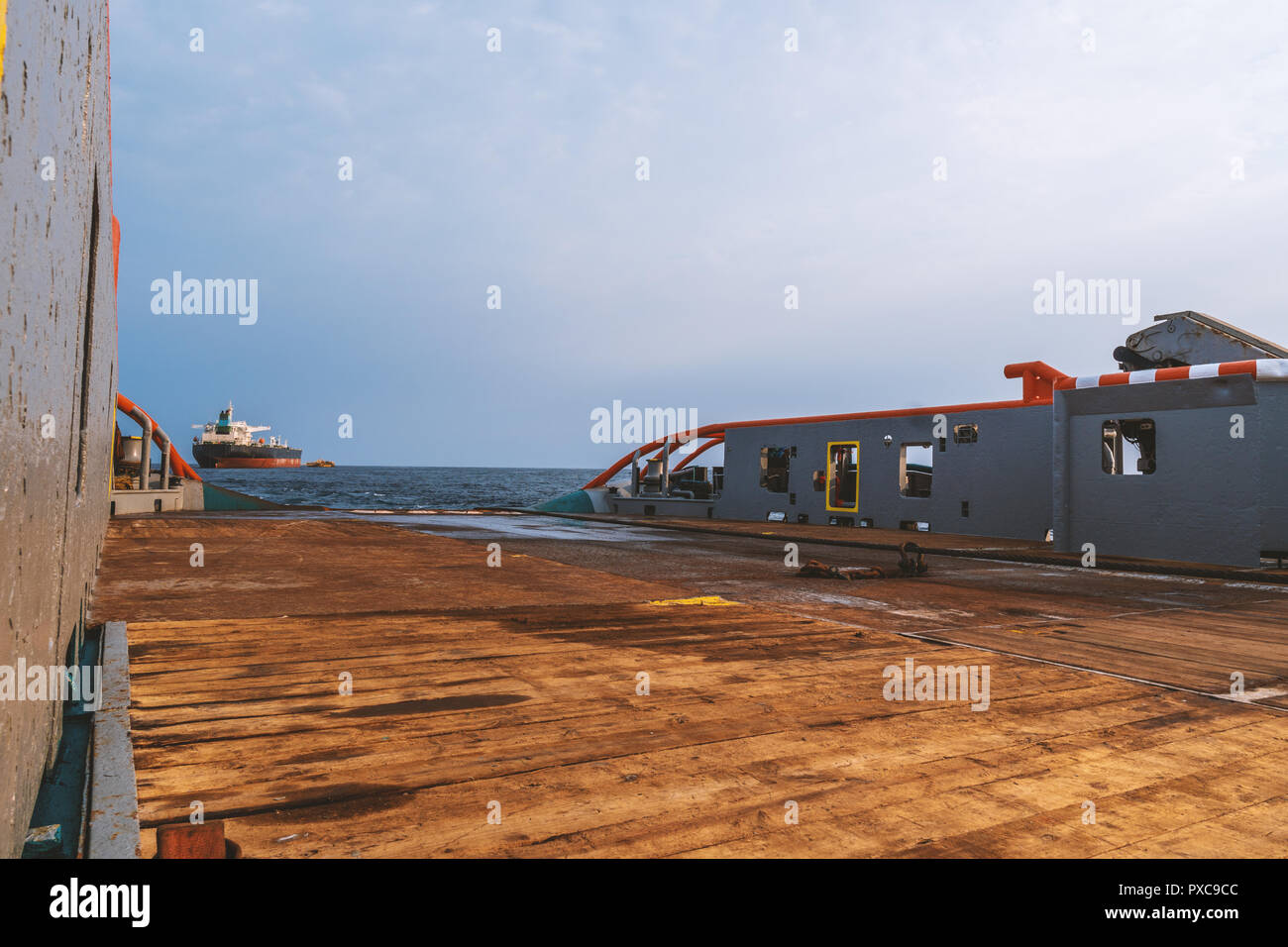 AHTS vessel doing static tow tanker lifting. Ocean tug job Stock Photo