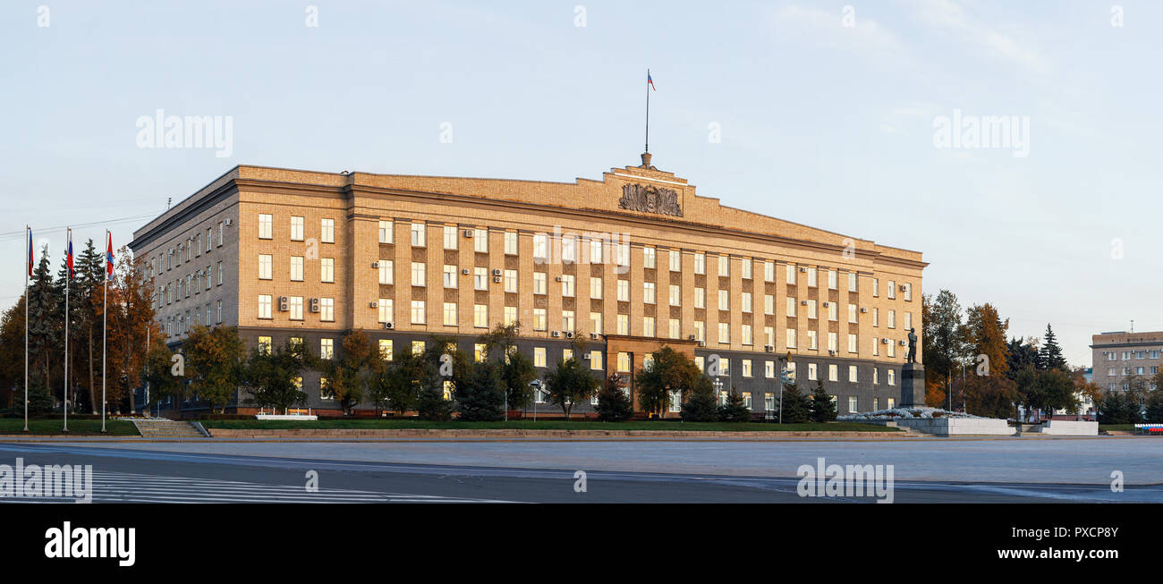 Lenin Square and the Soviet-style administrative building of the Oryol Oblast Government, Russia Stock Photo