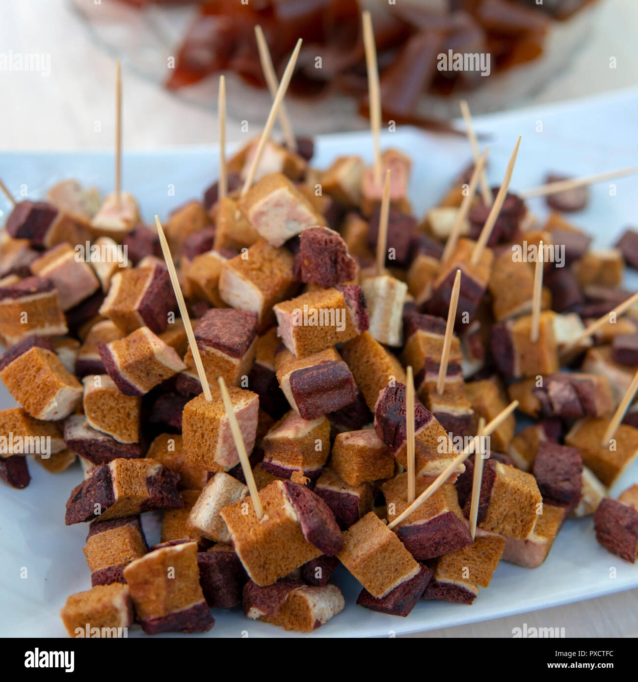Fresh gingerbread in the basket Stock Photo - Alamy