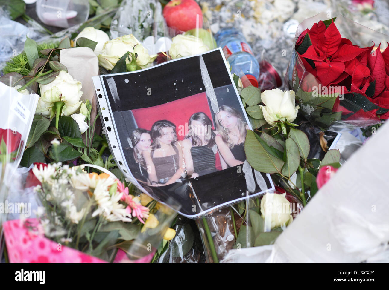 November 22, 2015 - Paris, France: People pay tribute to the victims of the November 13 terror attacks with candles, drawings, street arts, and pictures of the dead with impromptu memorial near the Carillon bar and the Petit Cambodge restaurant. Des photos des victimes des attaques terroristes du 13 novembre 2015 sont posees au milieu de fleurs le long d'un memorial improvise pres du bar Le Carillon. *** FRANCE OUT / NO SALES TO FRENCH MEDIA *** Stock Photo