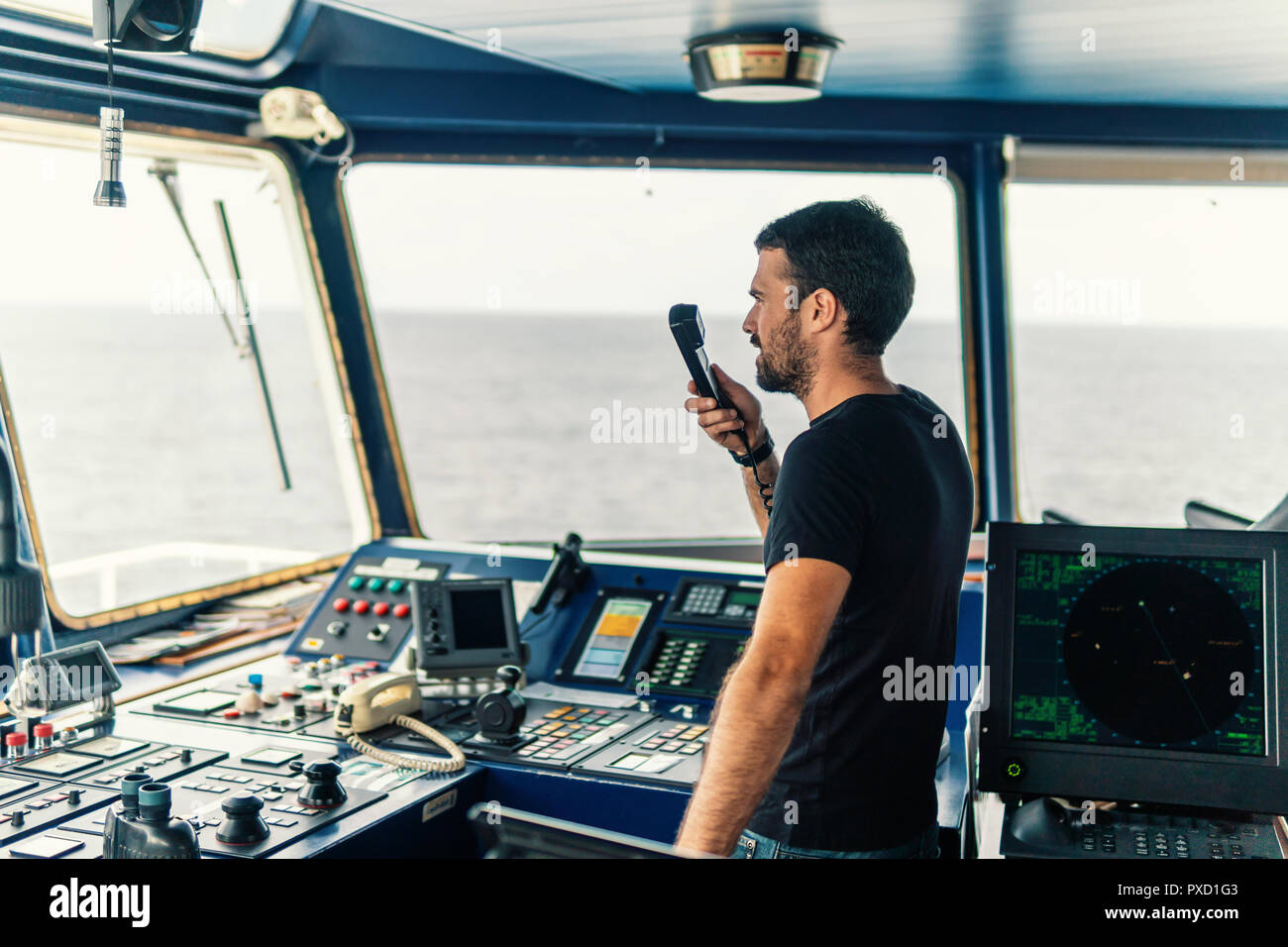 Vhf marine radio hi-res stock photography and images - Alamy