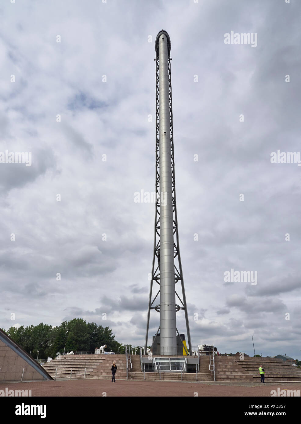 Tallest freestanding structure hires stock photography and images Alamy