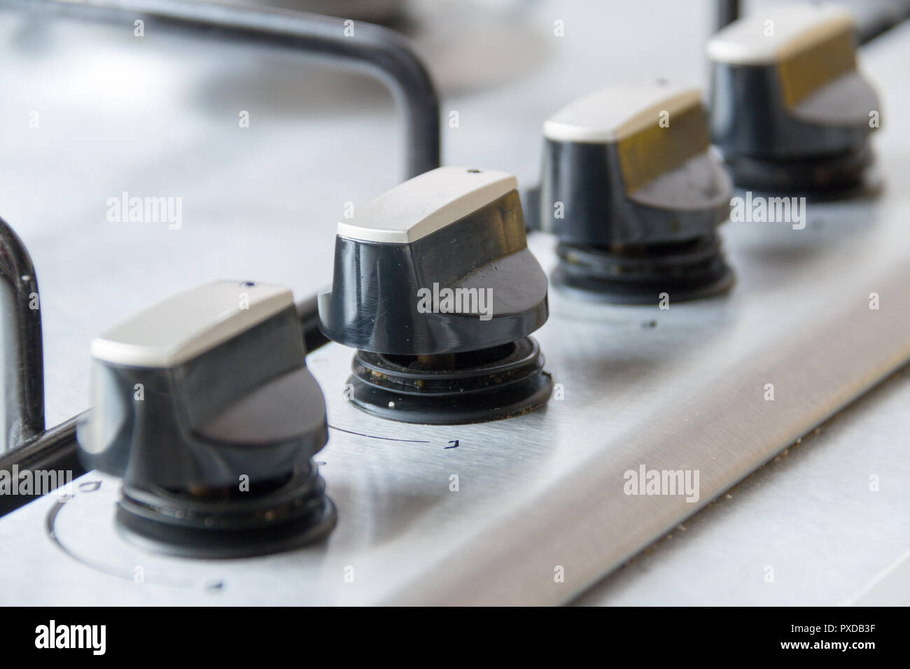 Oven temperature knob hires stock photography and images Alamy