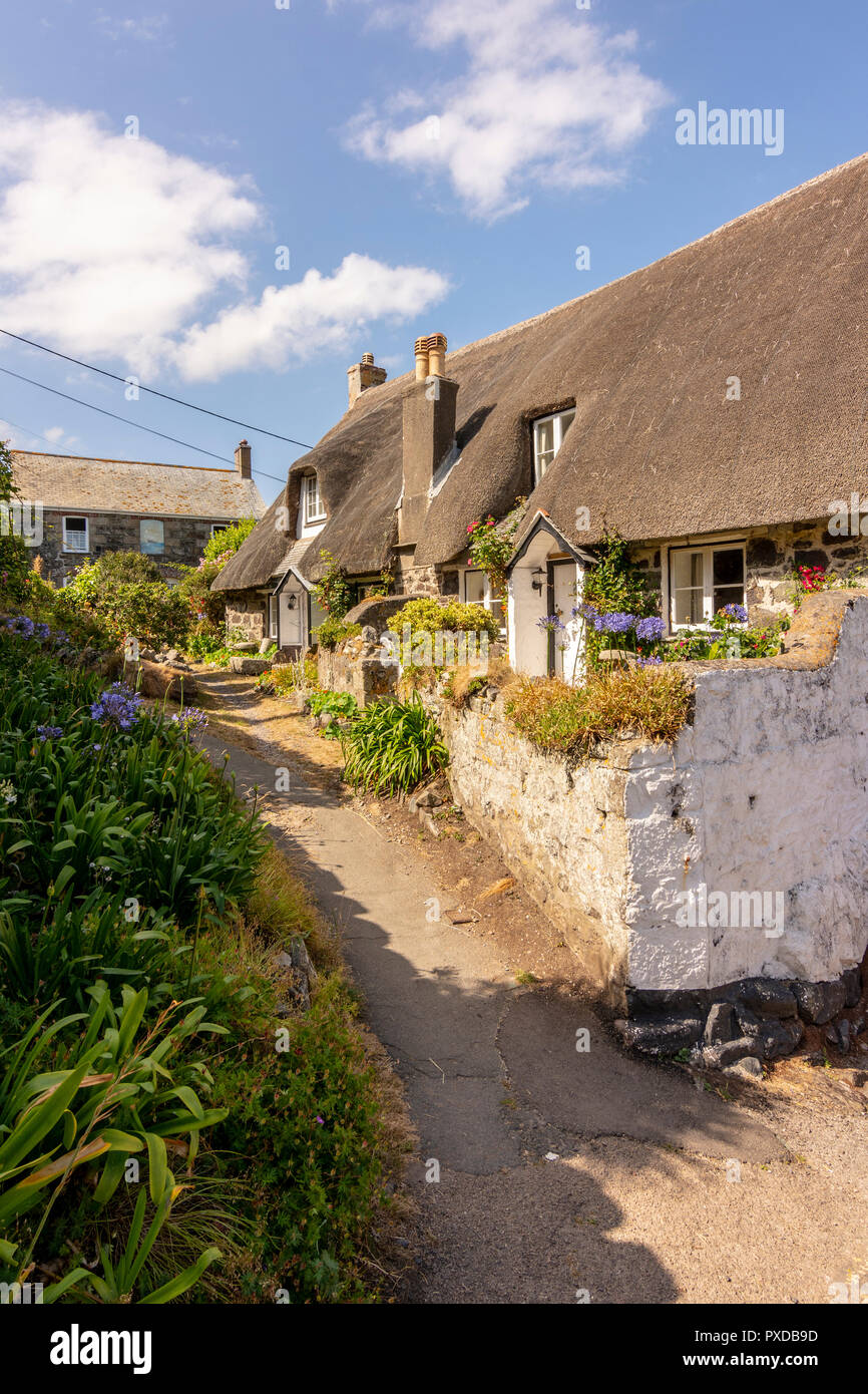 Thatched Cottages Cadgwith Cove Cornwall Uk Stock Photo