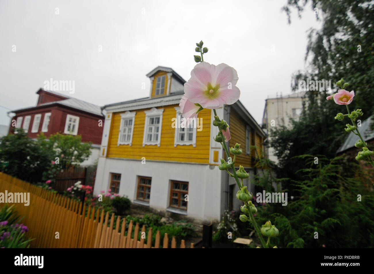 Traditional russian dacha house. Vladimir, Russia Stock Photo - Alamy