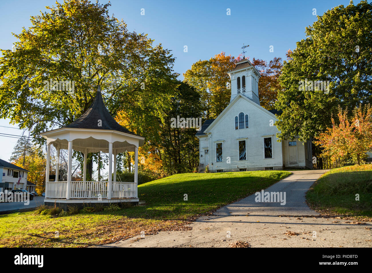 Maine autumn church hi-res stock photography and images - Alamy