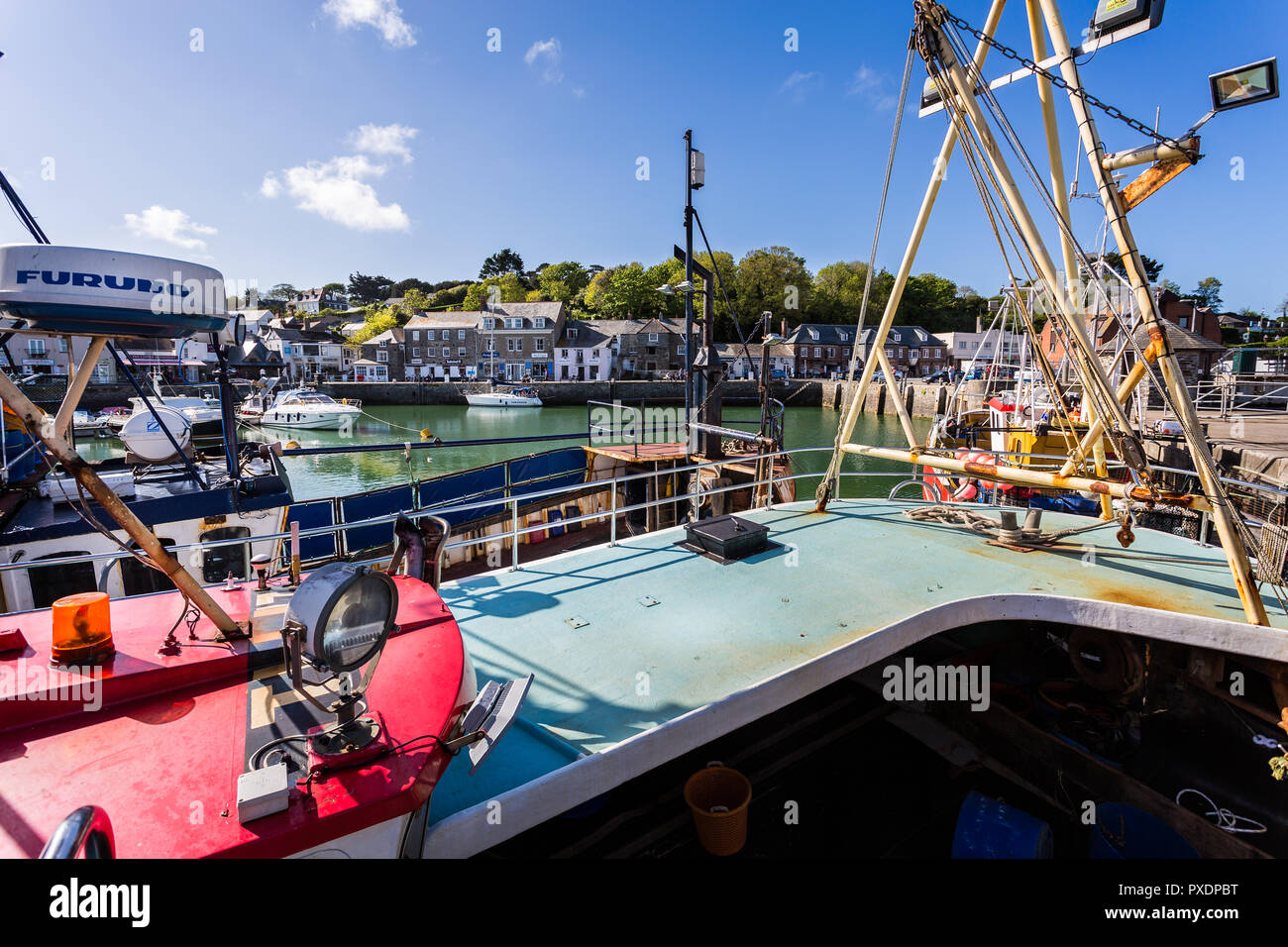 Padstow harbour fishing boat hi-res stock photography and images - Alamy