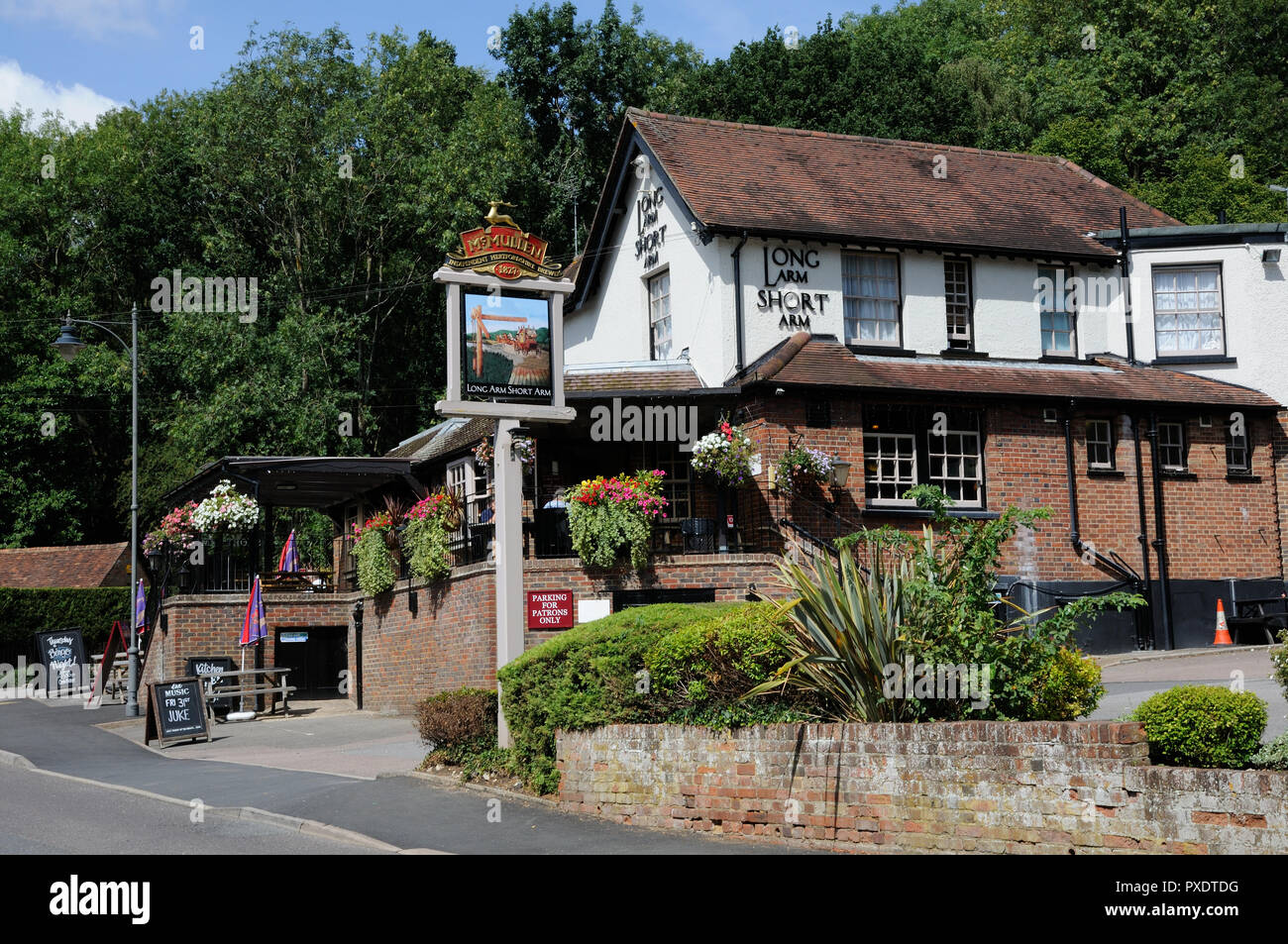 Long Arm & Short Arm inn, Lemsford, Hertfordshire, has a name which has  always attracted curiosity with various theories being expressed Stock  Photo - Alamy