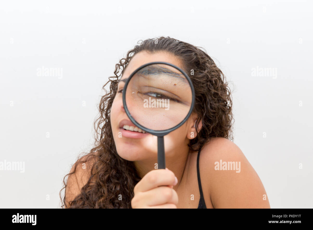 Magnifying glass skin hires stock photography and images Alamy