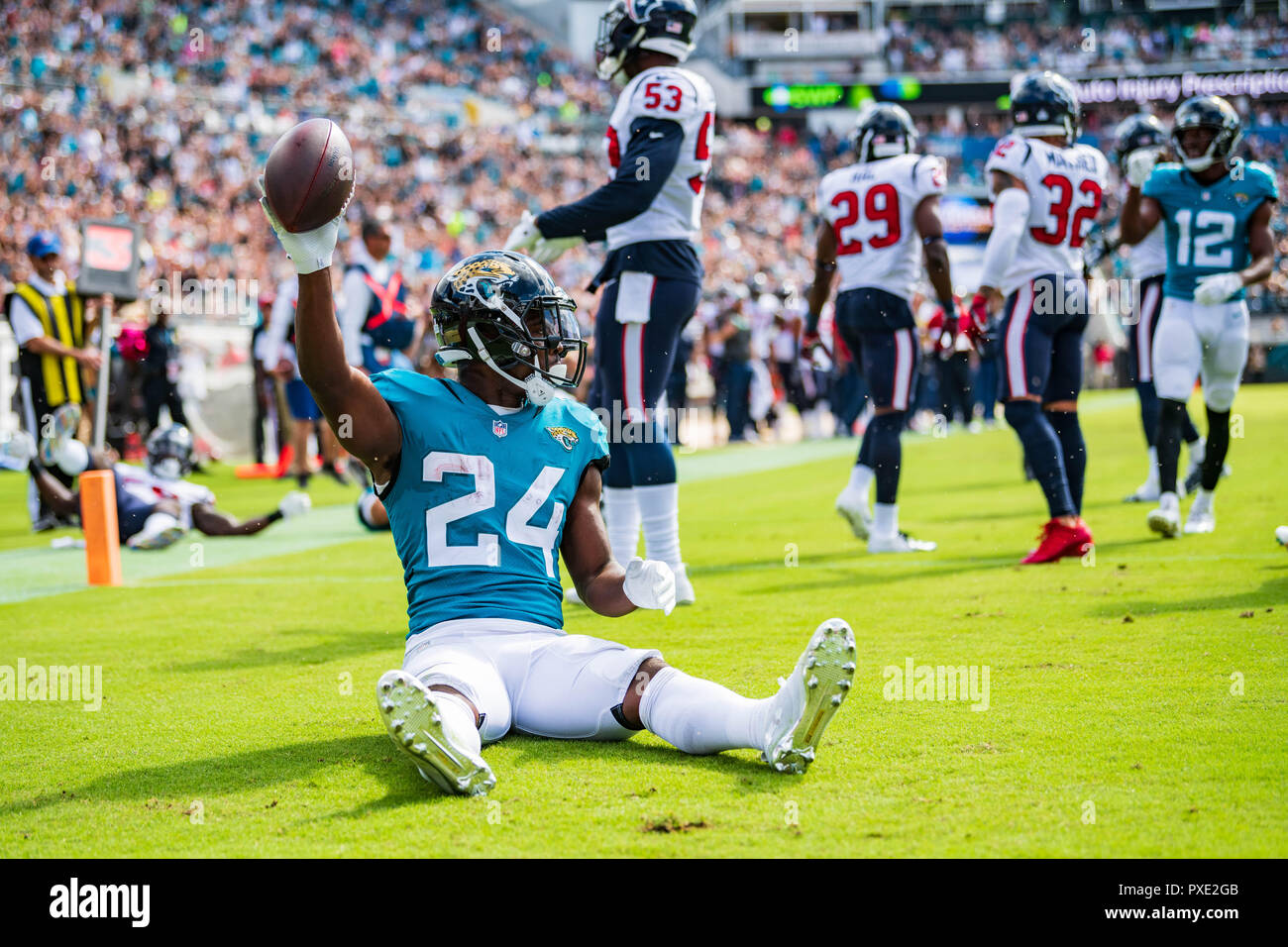 Jacksonville Jaguars vs. Detroit Lions. NFL match poster. Two american  football players silhouette facing each other on the field. Clubs logo in  backg Stock Photo - Alamy