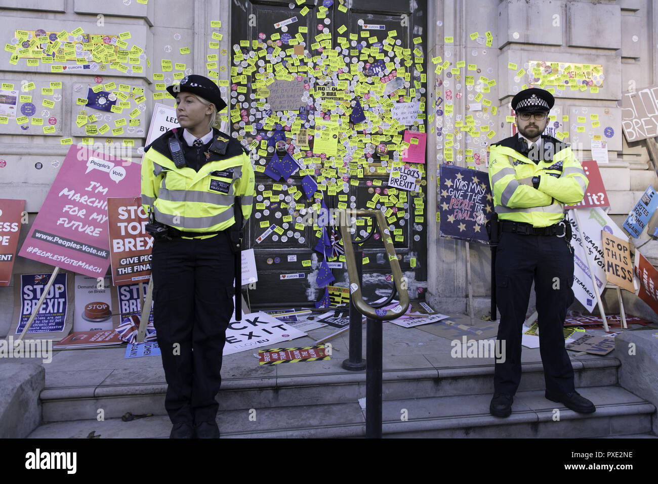 London, Greater London, UK. 20th Oct, 2018. Police officers are seen standing on guard in the Cabinet office building entrance to prevent anti-Brexit protesters from continuing sticking stickers around the entrance during the march.A huge demonstration organised by the People's vote campaign gathered at Park Lane to march to the Parliament Square to protest against the Tory government's Brexit negotiations and demanding for a second vote on the final Brexit deal. Credit: Andres Pantoja/SOPA Images/ZUMA Wire/Alamy Live News Stock Photo