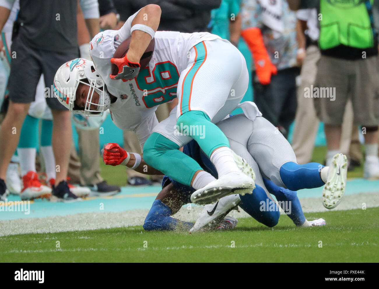 Miami Gardens, Florida, USA. 21st Oct, 2018. Miami Dolphins tight end Mike Gesicki (86) runs with the ball, stopped on the sidelines by Detroit Lions defensive back Tracy Walker (47), during a NFL football game between the Detroit Lions and the Miami Dolphins at the Hard Rock Stadium in Miami Gardens, Florida. Credit: Mario Houben/ZUMA Wire/Alamy Live News Stock Photo