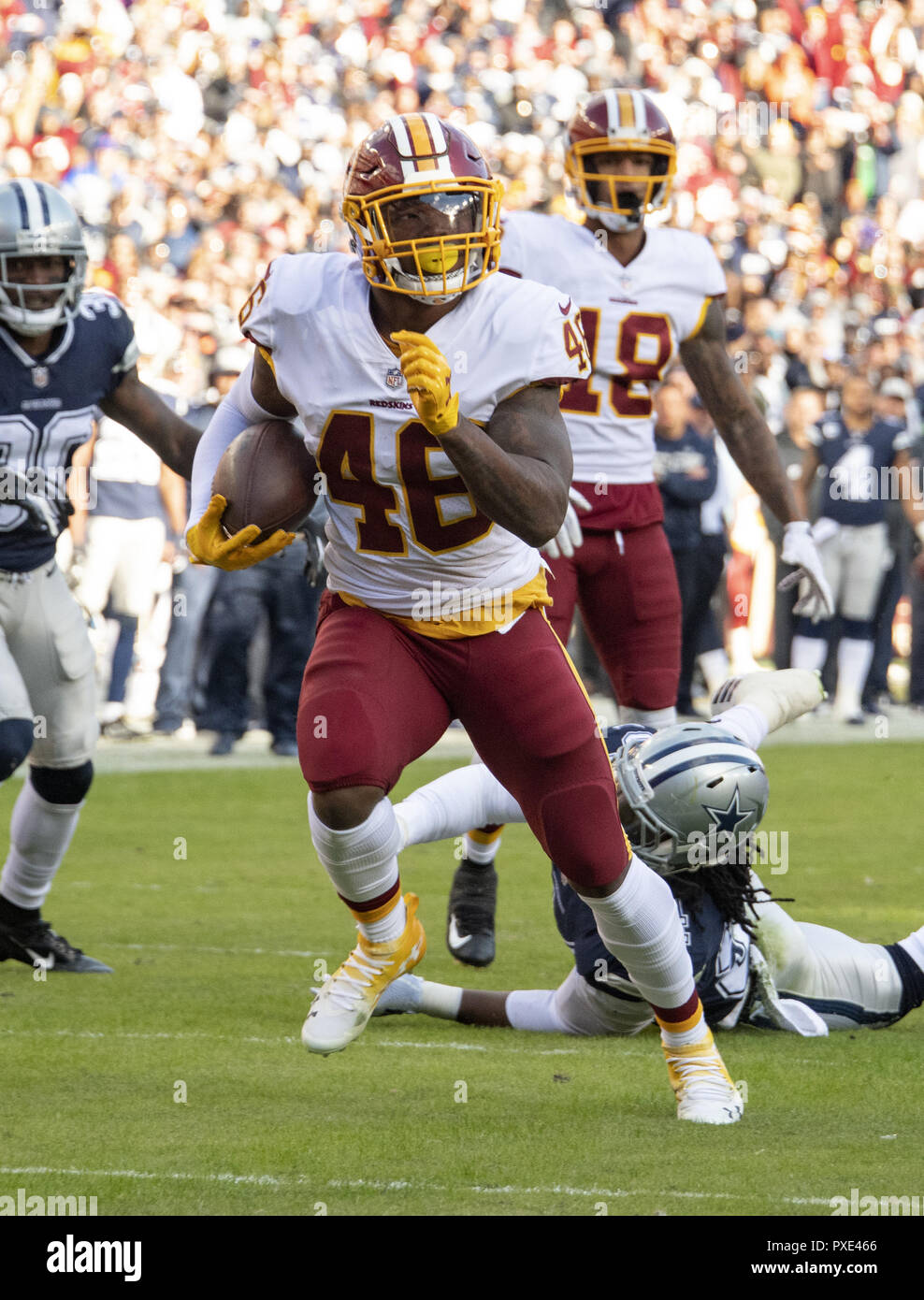 Landover, Maryland, USA. 21st Oct, 2018. Washington Redskins running back Kapri Bibbs (46) breaks into the clear as he runs for a first quarter touchdown against the Dallas Cowboys at FedEx Field in Landover, Maryland on Sunday, October 21, 2018 Credit: Ron Sachs/CNP/ZUMA Wire/Alamy Live News Stock Photo