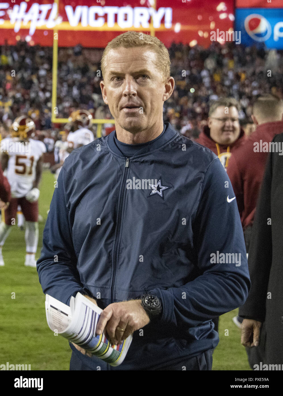 Landover, Maryland, USA. 21st Oct, 2018. Dallas Cowboys head coach Jason Garrett leaves the field following his team's 20 - 17 loss to the Washington Redskins at FedEx Field in Landover, Maryland on Sunday, October 21, 2018. Credit: Ron Sachs/CNP Credit: Ron Sachs/CNP/ZUMA Wire/Alamy Live News Stock Photo