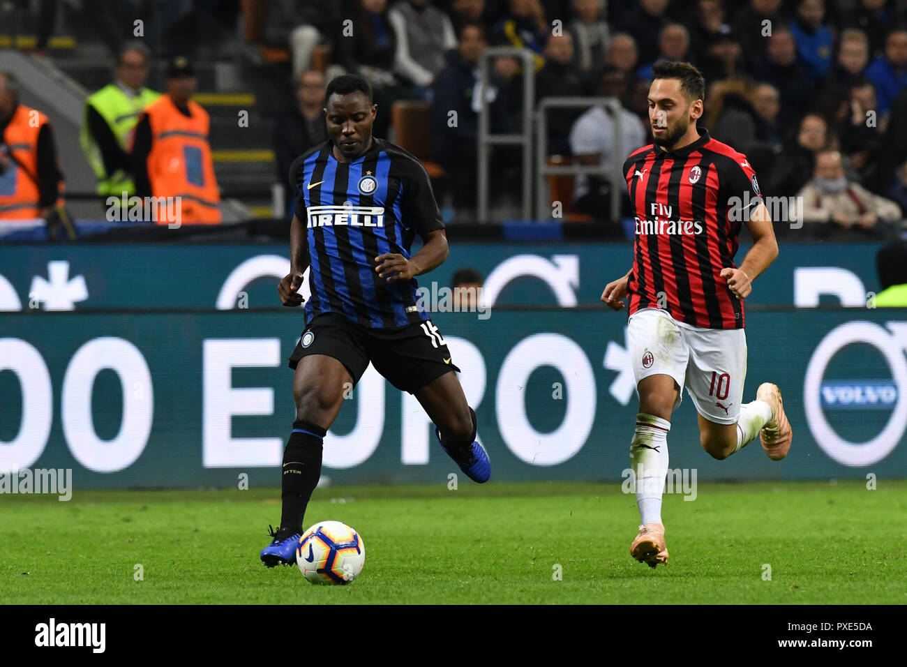 Milan, Italy. 21st October, 2018.  Kwadwo Asamoah of FC Internazionale in action during the Serie A match between FC Internazionale and AC Milan. Credit: Marco Canoniero/Alamy Live News Stock Photo
