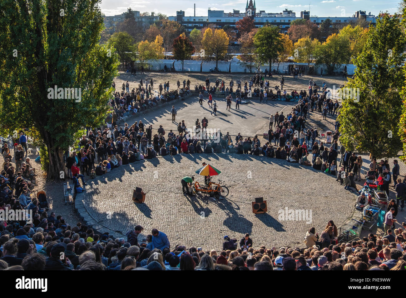 Berlin, Germany. 21st October 2018. The popular  Mauerpark park was crowded as Berliners & tourists enjoy  the last of the warm autumn weather. People enjoy entertainment at the 'bear pit' and the basket ball field is in use.credit: Eden Breitz/Alamy Live News Stock Photo