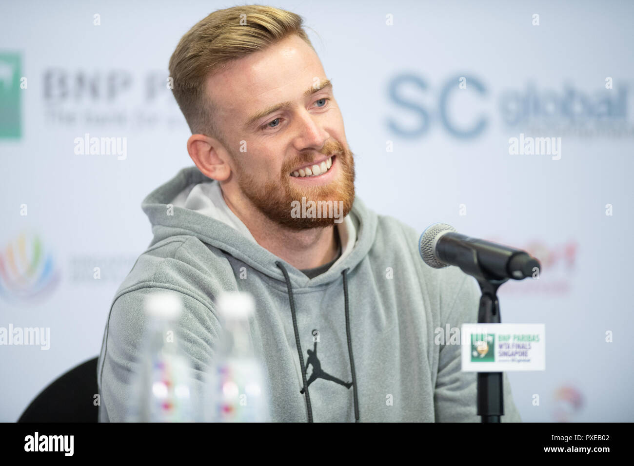 Kallang, SINGAPORE. 22nd Oct, 2018. Andrew Bettles, coach of Elina Svitolina,  talks to the media at the 2018 WTA Finals tennis tournament Credit:  AFP7/ZUMA Wire/Alamy Live News Stock Photo - Alamy