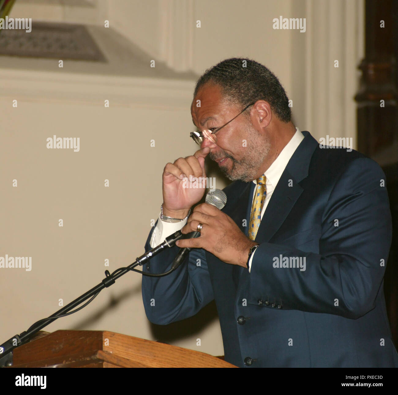 ***FILE PHOTO*** Richard Parsons steps down from CBS board citing health reasons Richard D