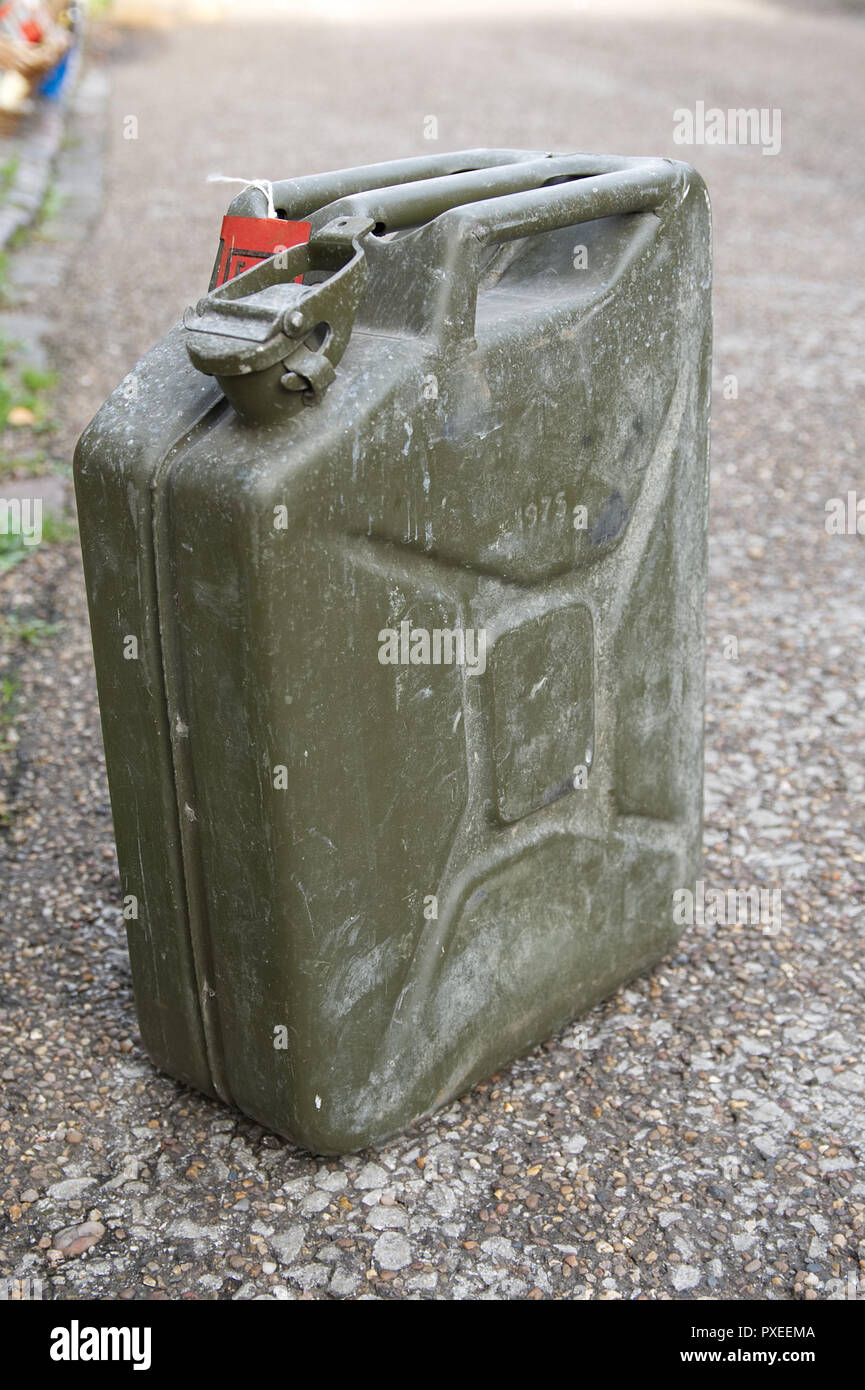 Military jerry can hi-res stock photography and images - Alamy