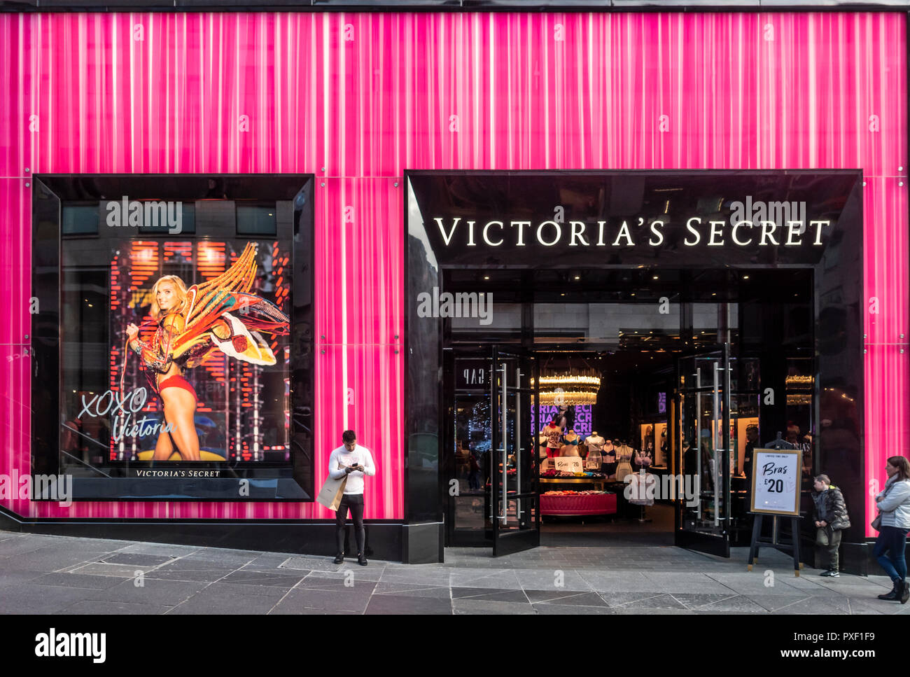 Entrance and main window of the Victoria's Secret lingerie shop in Buchanan  Street, Glasgow, Scotland, UK Stock Photo - Alamy