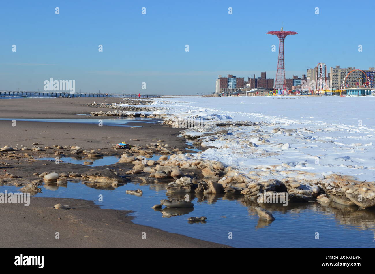 Coney island pier winter hi-res stock photography and images - Alamy