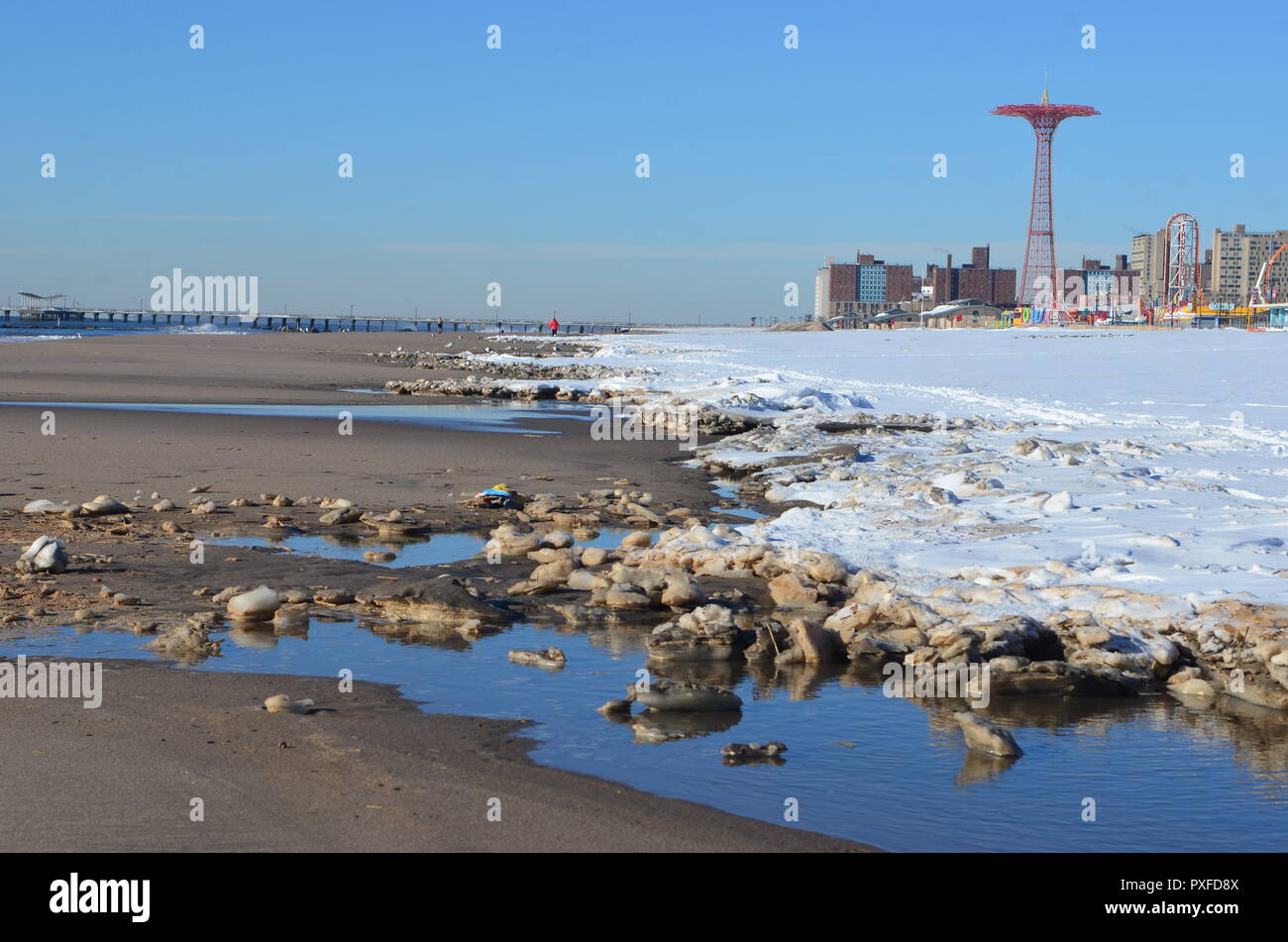 Coney island pier winter hi-res stock photography and images - Alamy