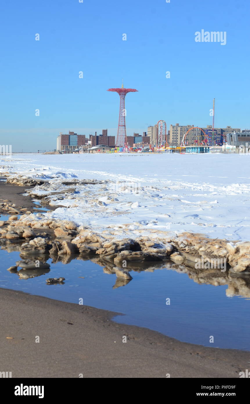 Coney island pier winter hi-res stock photography and images - Alamy
