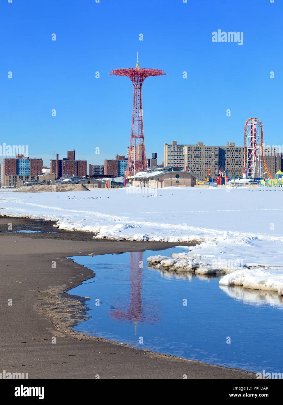 Coney island pier winter hi-res stock photography and images - Alamy