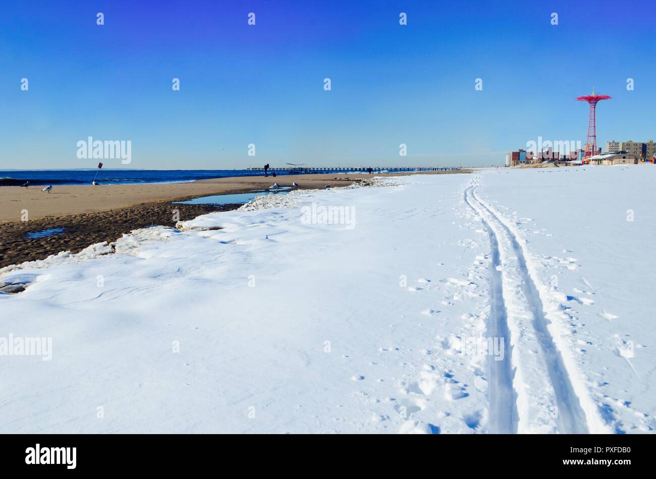 Coney island pier winter hi-res stock photography and images - Alamy