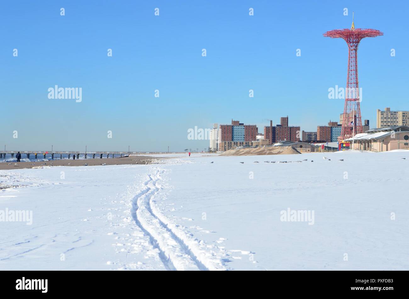 Coney island pier winter hi-res stock photography and images - Alamy