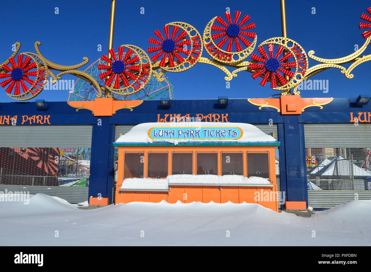 Coney island pier winter hi-res stock photography and images - Alamy