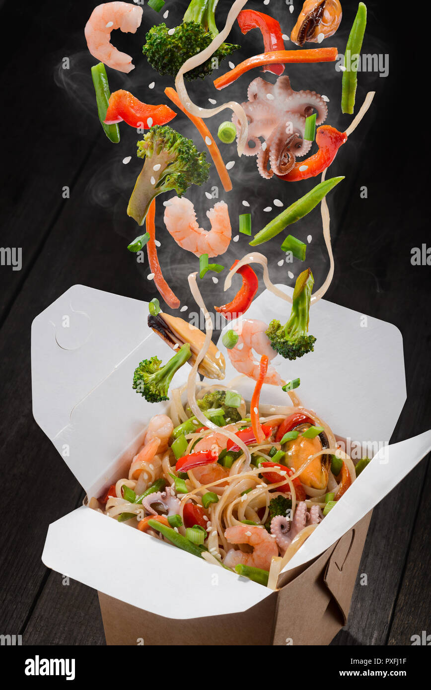 Chinese stir-fry wok noodles Stock Photo - Alamy