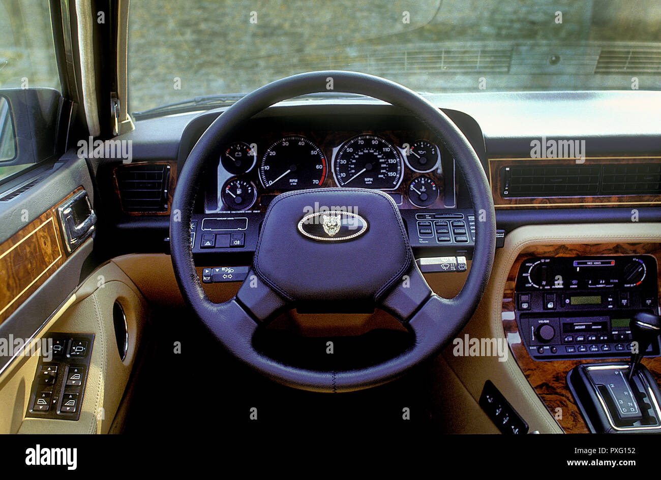1986 Jaguar Xj6 Sovereign Saloon Interior In Scotland Stock Photo