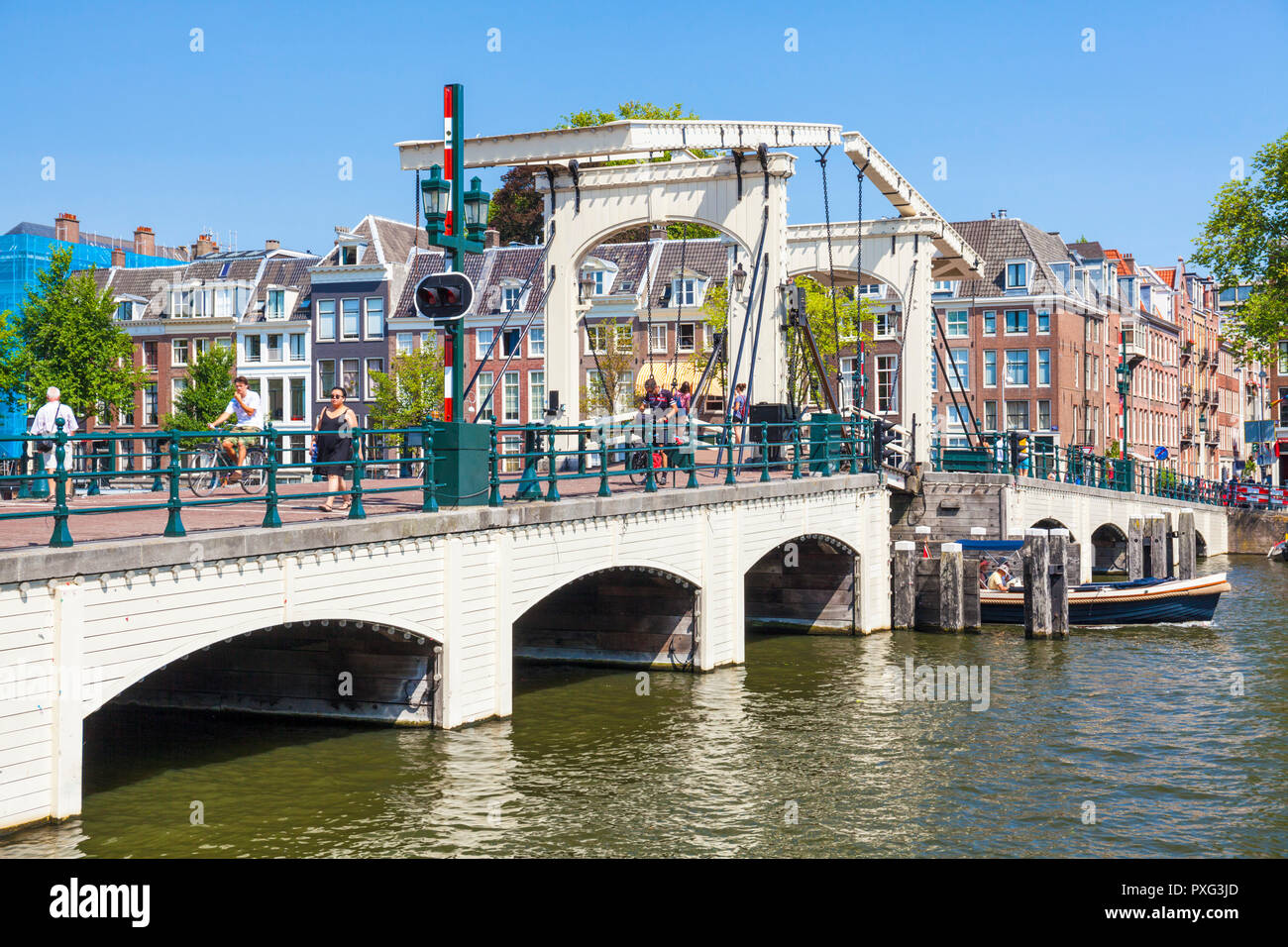 Amsterdam Magere brug Amsterdam Skinny bridge Amsterdam double drawbridge spanning the river Amstel Amsterdam Netherlands Holland EU Europe Stock Photo