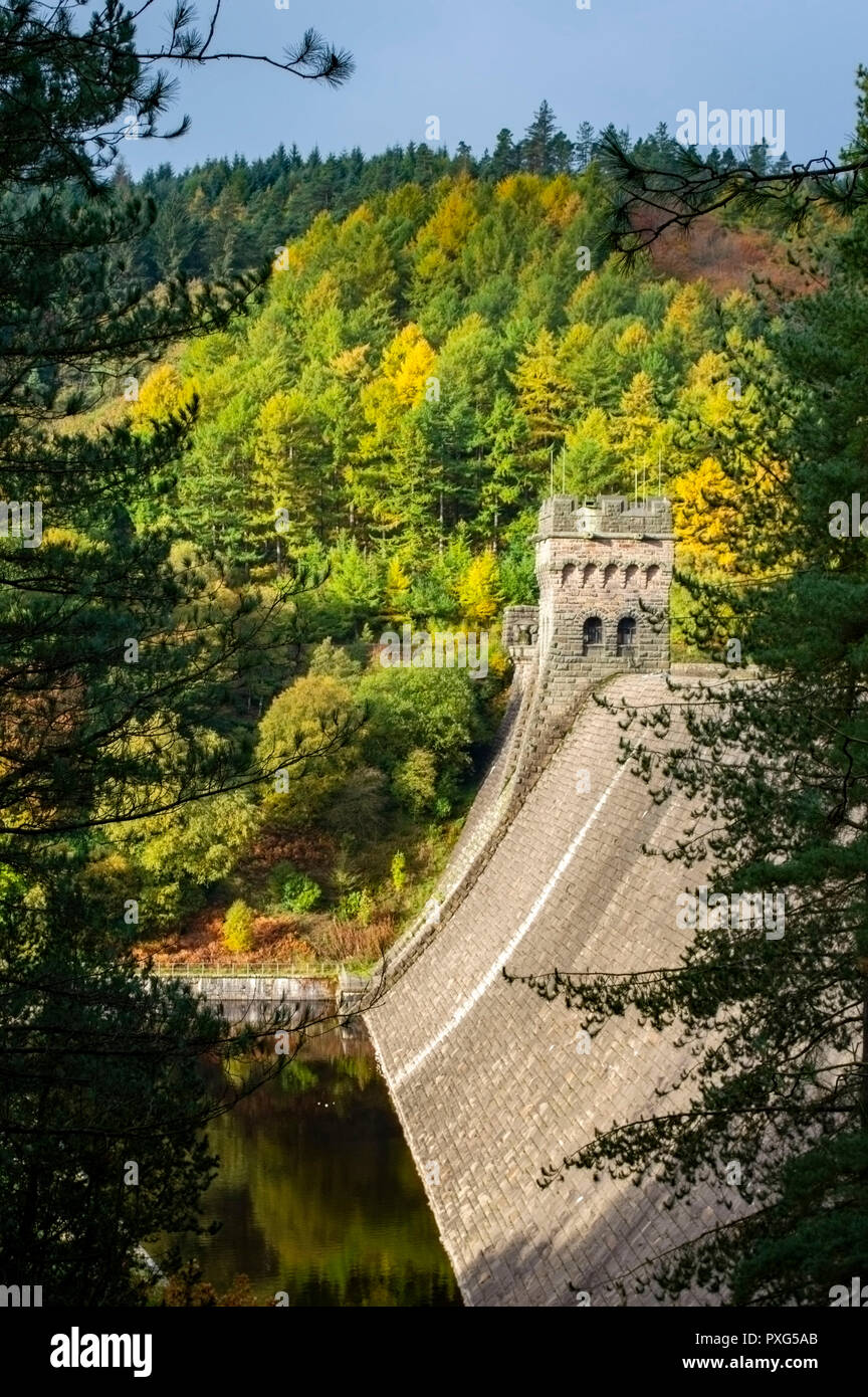 Derwent Dam in Derwent Valley in the Peak District, UK Stock Photo Alamy