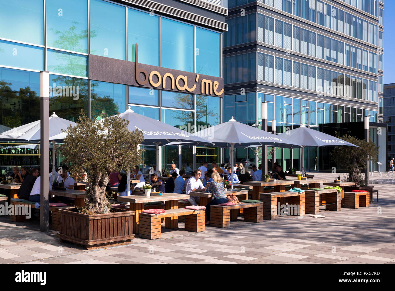 the restaurant bona´me at Kennedy square in the district Deutz, Cologne, Germany.  das Restaurant bona´me am Kennedyplatz in Deutz, Koeln, Deutschland Stock Photo