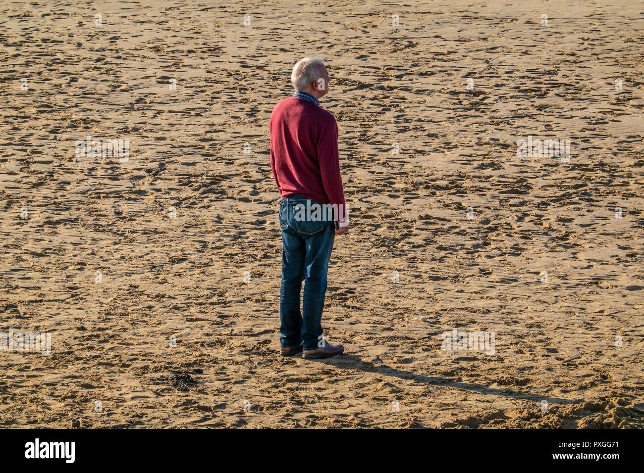 Man deep in thought hi-res stock photography and images - Alamy