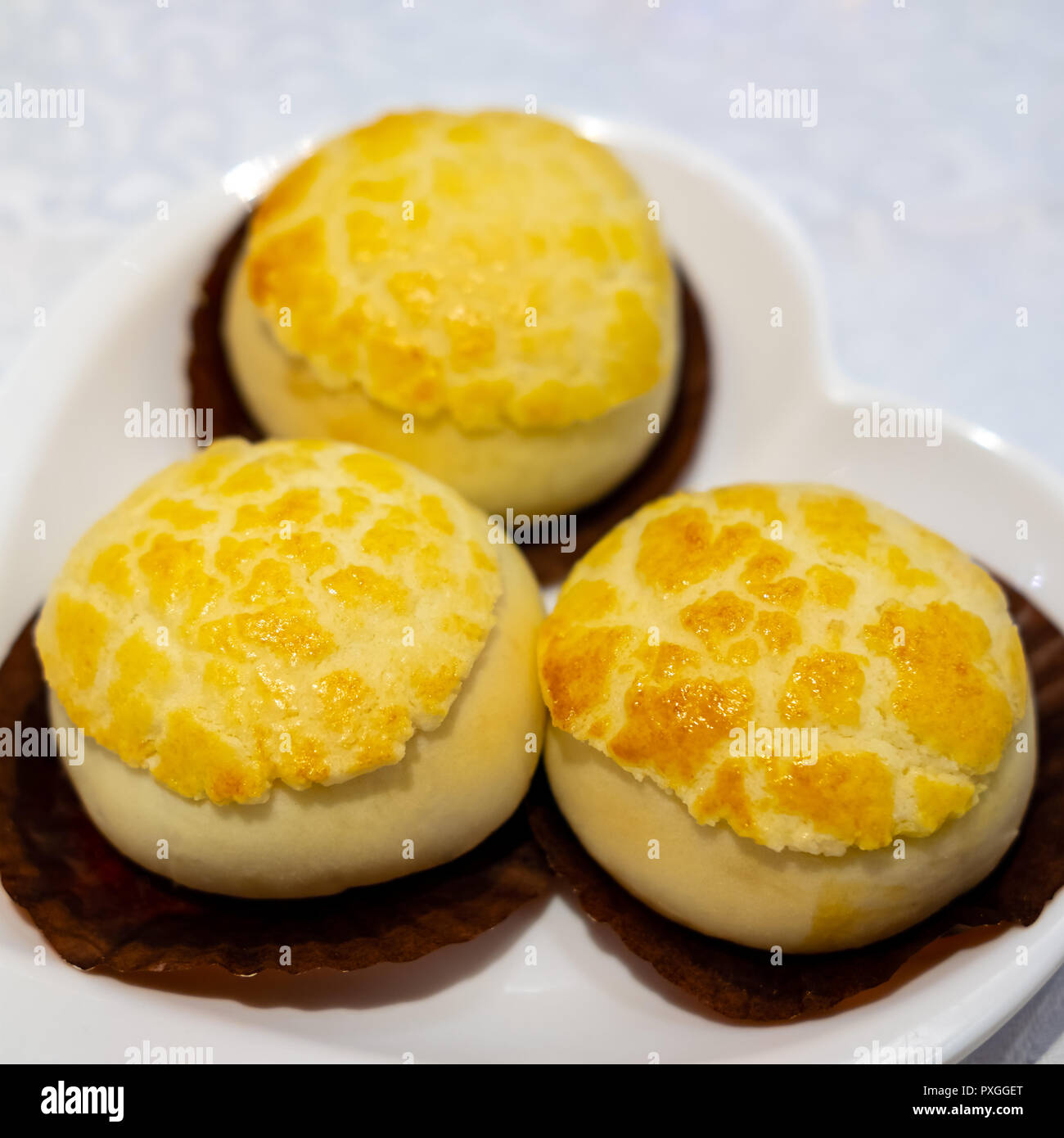 Pineapple bun prestuffed with barbecued pork, Barbecued pork pastry