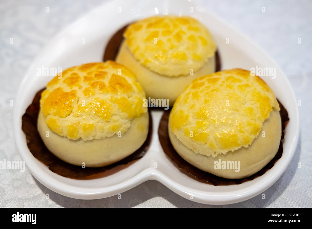 Pineapple bun prestuffed with barbecued pork, Barbecued pork pastry