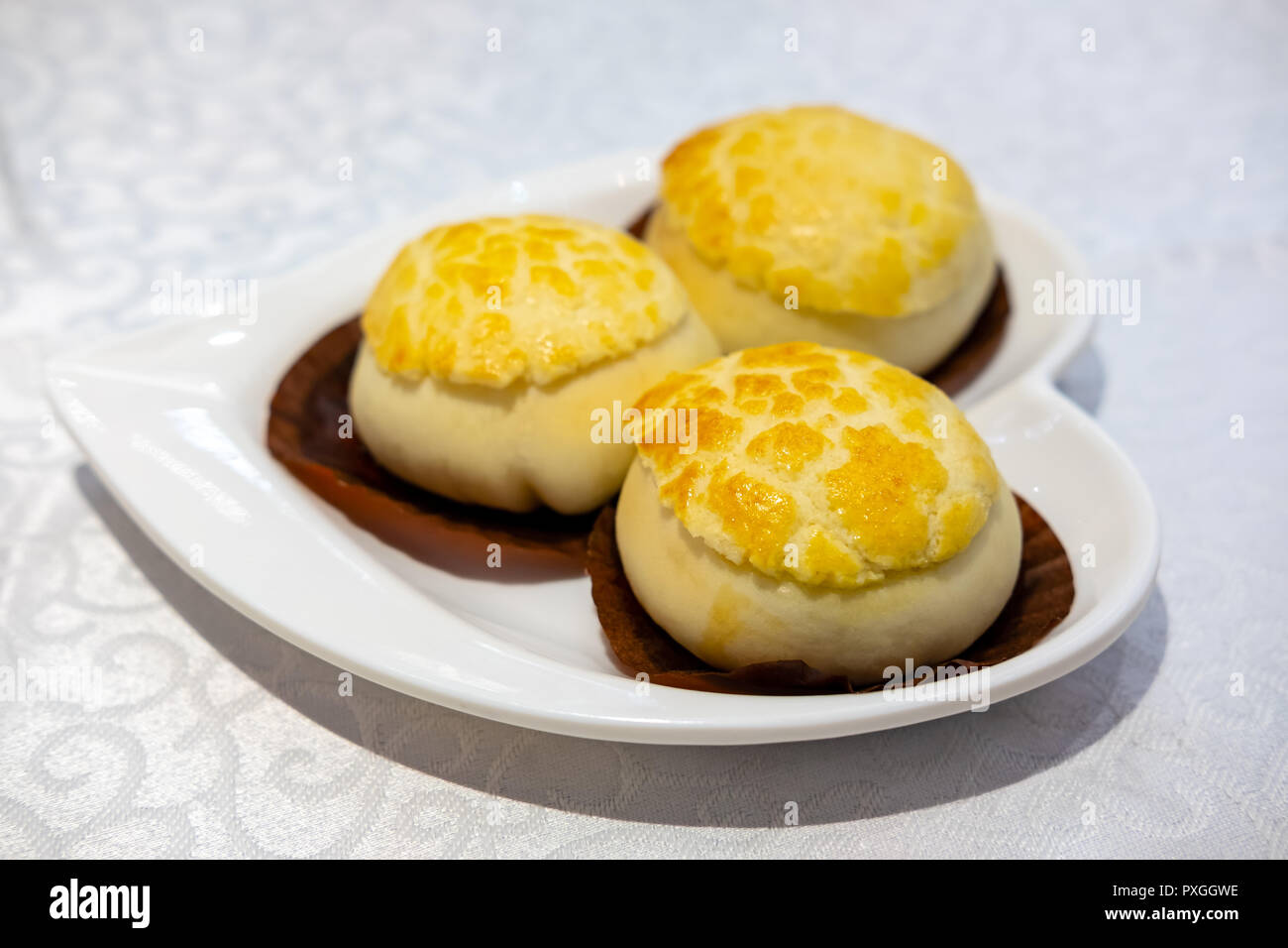 Pineapple bun prestuffed with barbecued pork, Barbecued pork pastry