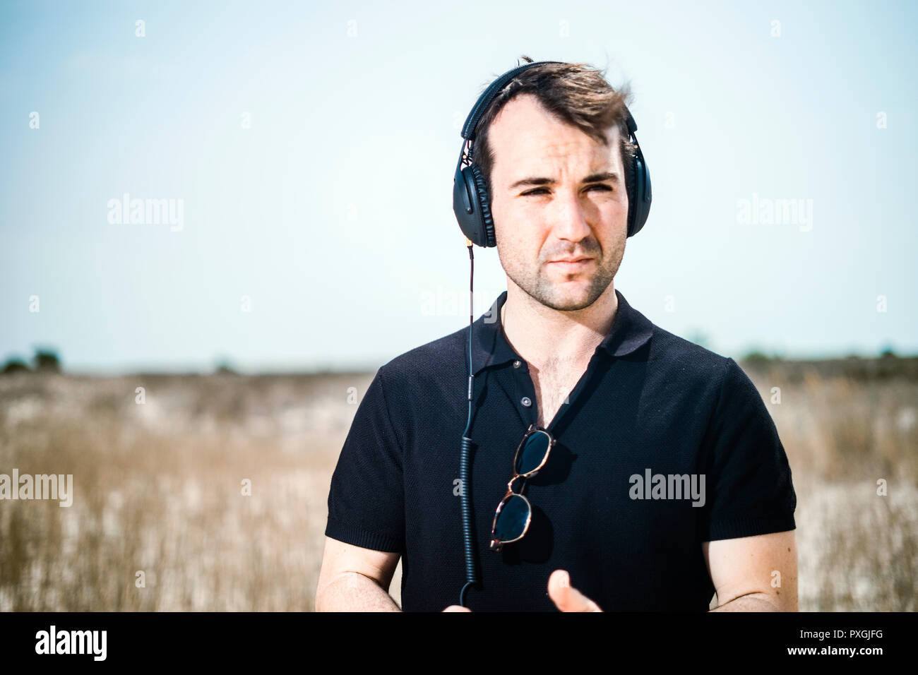 Black male headphones hi-res stock photography and images - Alamy