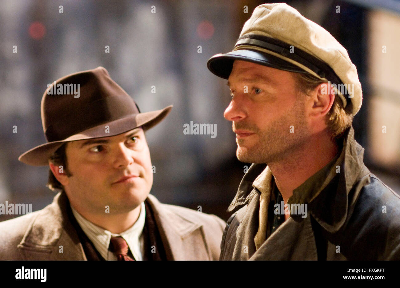 King Kong, 2005 Regie: Peter Jackson, Carl Denham (JACK BLACK) and Captain  Englehorn (THOMAS KRETSCHMANN Stock Photo - Alamy