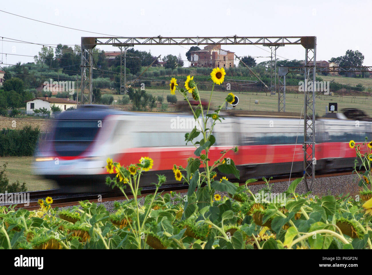 High-speed train Frecciarossa crosses the Valdichiana in the province of Arezzo, Tuscany, Italy    Photo © Daiano Cristini/Sintesi/Alamy Stock Photo Stock Photo