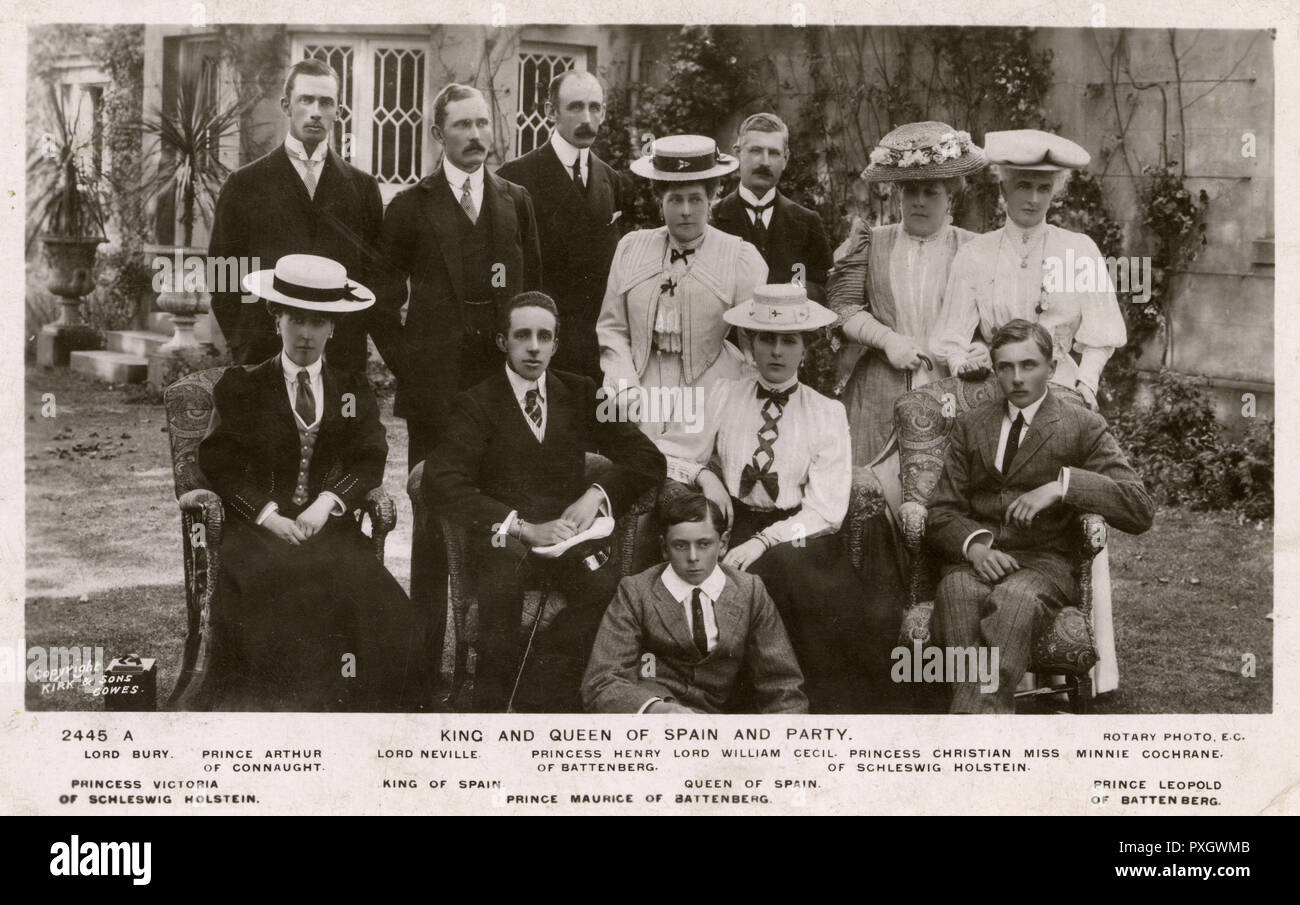 King and Queen of Spain and Party at Osborne House, Isle of Wight. Top row: Viscount Bury (Walter Keppel, 9th Earl of Albemarle) (1882-1979),  Prince Arthur of Connaught (1883-1938), Lord Neville (?), Beatrice, Princess Henry of Battenberg (1857-1944), Colonel Lord William Cecil (1854-1943), Helena Augusta Victoria, Princess Christian of Schleswig-Holstein by marriage (18461923) and Miss Minnie Cochrane (?), daughter of Admiral of the Fleet Sir Thomas J. Cochrane. Middle Row: Princess Victoria of Schleswig-Holstein (1870-1948), King Alfonso XIII of Spain (1886-1941), Queen of Spain Victoria Eu Stock Photo