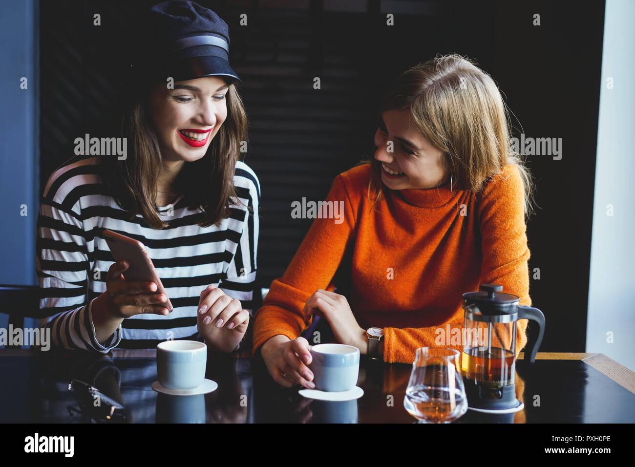 Smart net cafe hi-res stock photography and images - Alamy